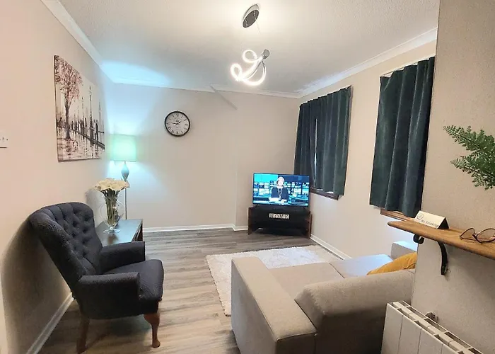 Neat & Comfortable 1 Bedroom Spring Garden Flat