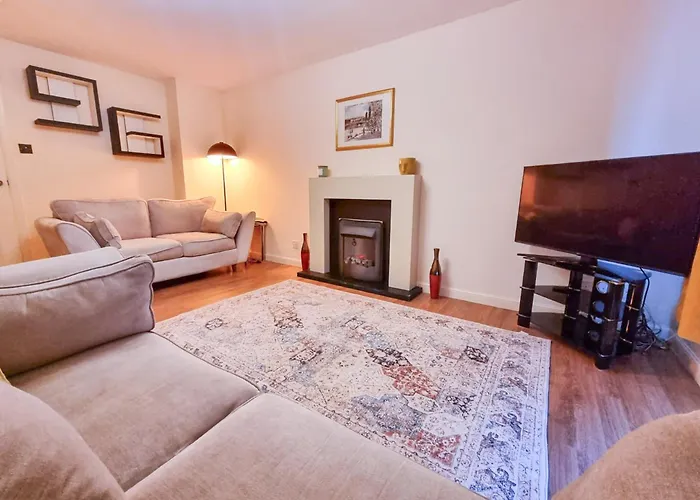South College 2 Bedroom Apartment - Aberdeen - Free Parking
