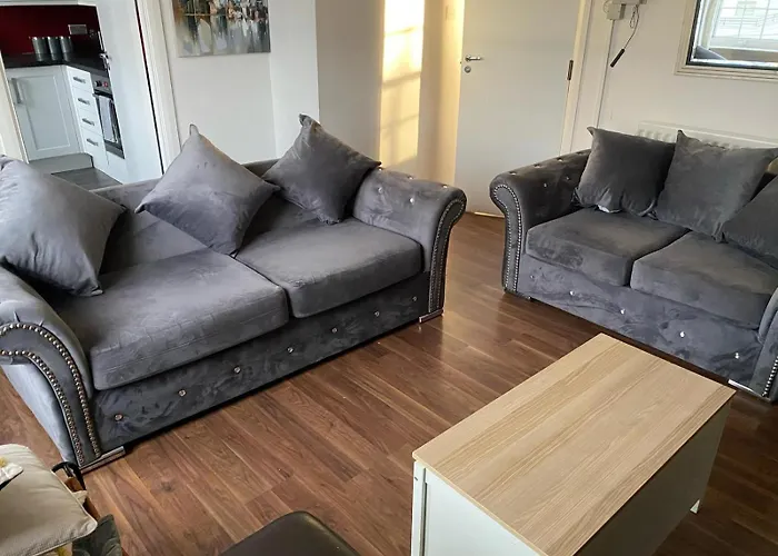 The Granite City - Modern City Centre Apartment