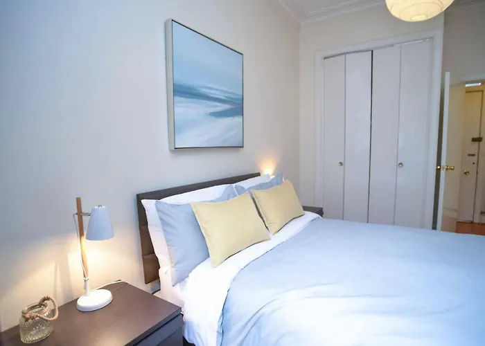 Modern Flat In Rosemount/City Centre