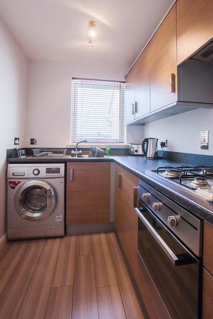 2 Bed Blackburn Village With Wifi & Parking * Aberdeen
