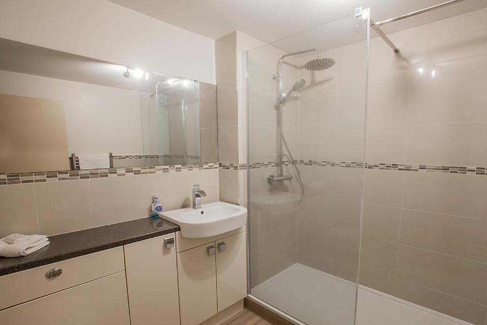 Apartment 2 Bed Blackburn Village With Wifi & Parking *