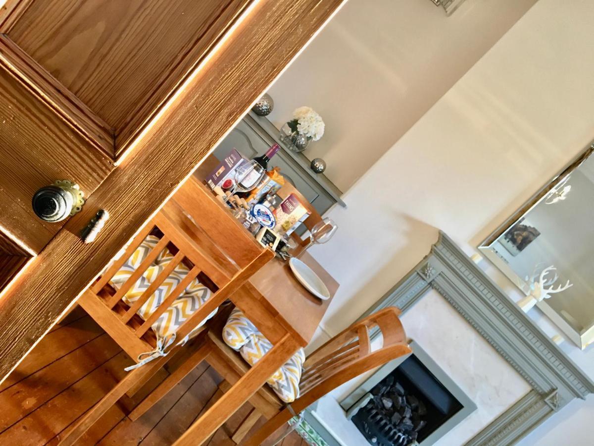 Cosy 2 Bedroom Central - Free Parking, Free Wifi * Aberdeen
