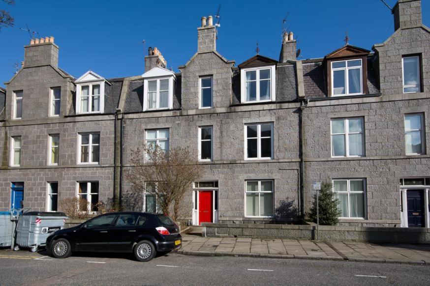 Cosy 2 Bedroom Central - Free Parking, Free Wifi