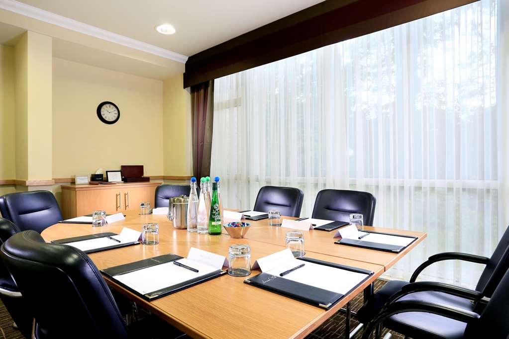 Macdonald Norwood Hall Hotel 4*