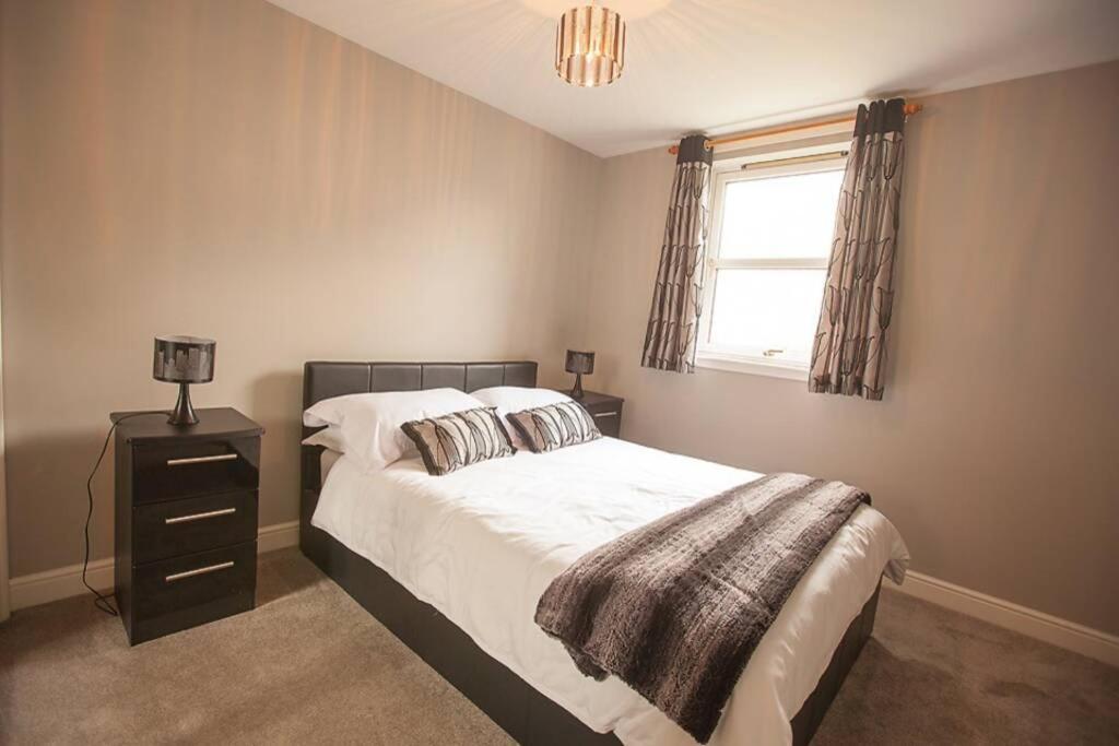 Apartment Centre Executive 2 Bed With Wifi & Parking *