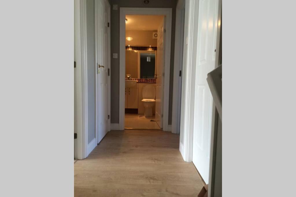 Centre Executive 2 Bed With Wifi & Parking Apartment