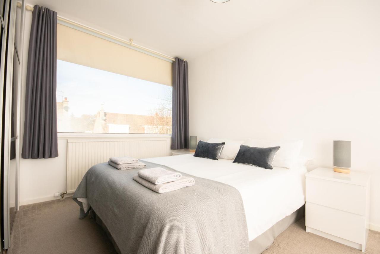 Dwellcome Aberdeen: 5-bedroom Garden House With Fast Wi-fi Holiday home *