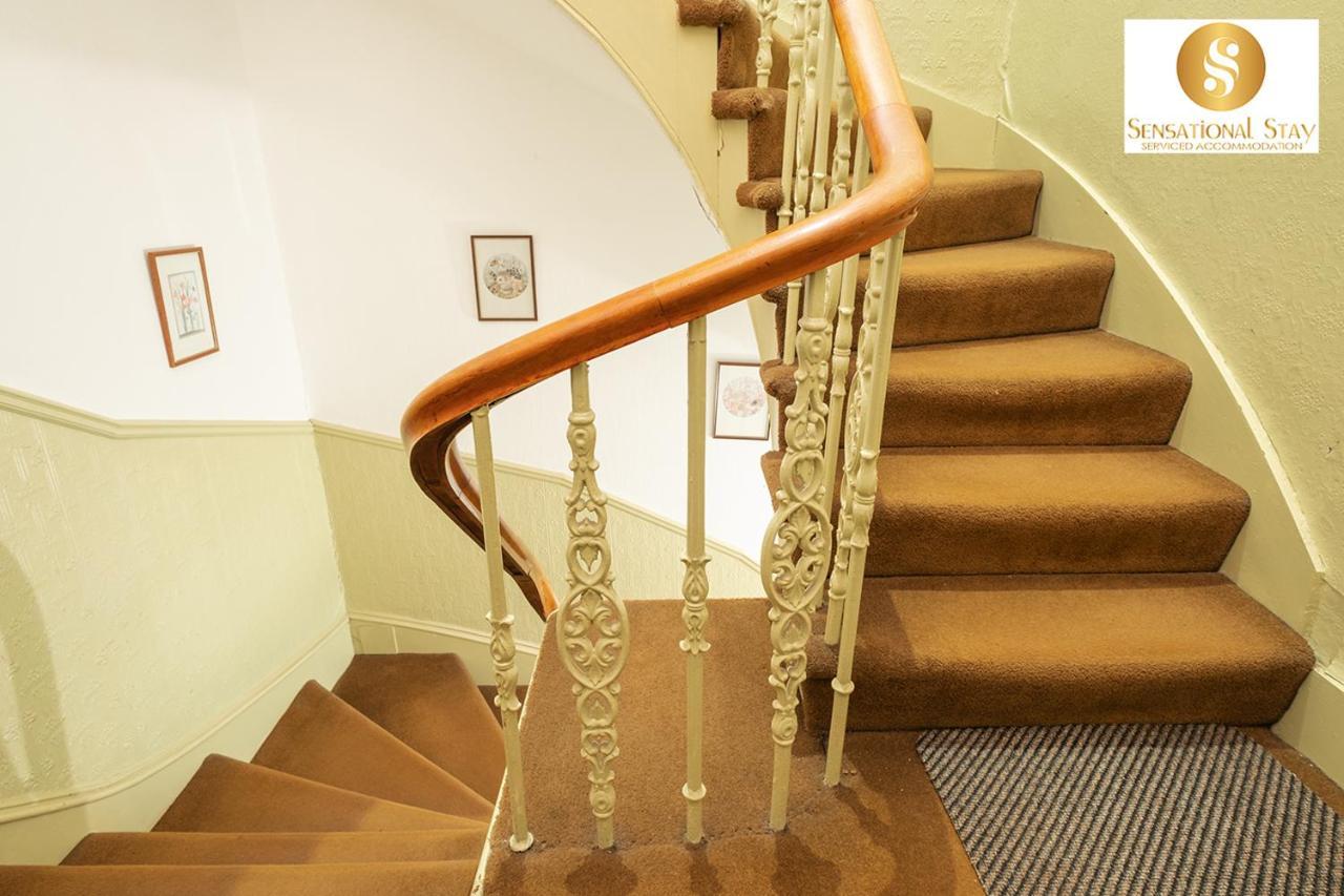 2 Bedroom At Sensational Serviced - Clifton Road Apartment