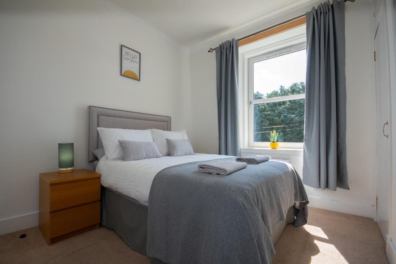 Dwellcome Ltd 1 Bed Apt, Half Mile To Union Street Yet Quiet, Free Parking, Fast Wifi, Ideal For Long Term Contractor, Etc Stays, Fully Equipped Kitchen, Regular Housekeeping Option - Our Site For Assurance * Aberdeen