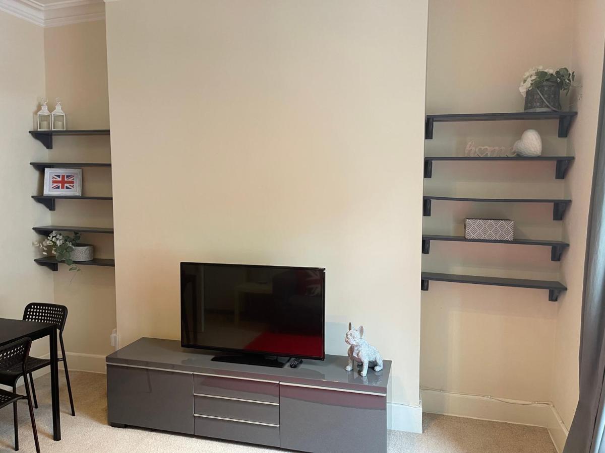 Apartment Beautiful 2 Bedroom Apartment- Prime Location, Centre