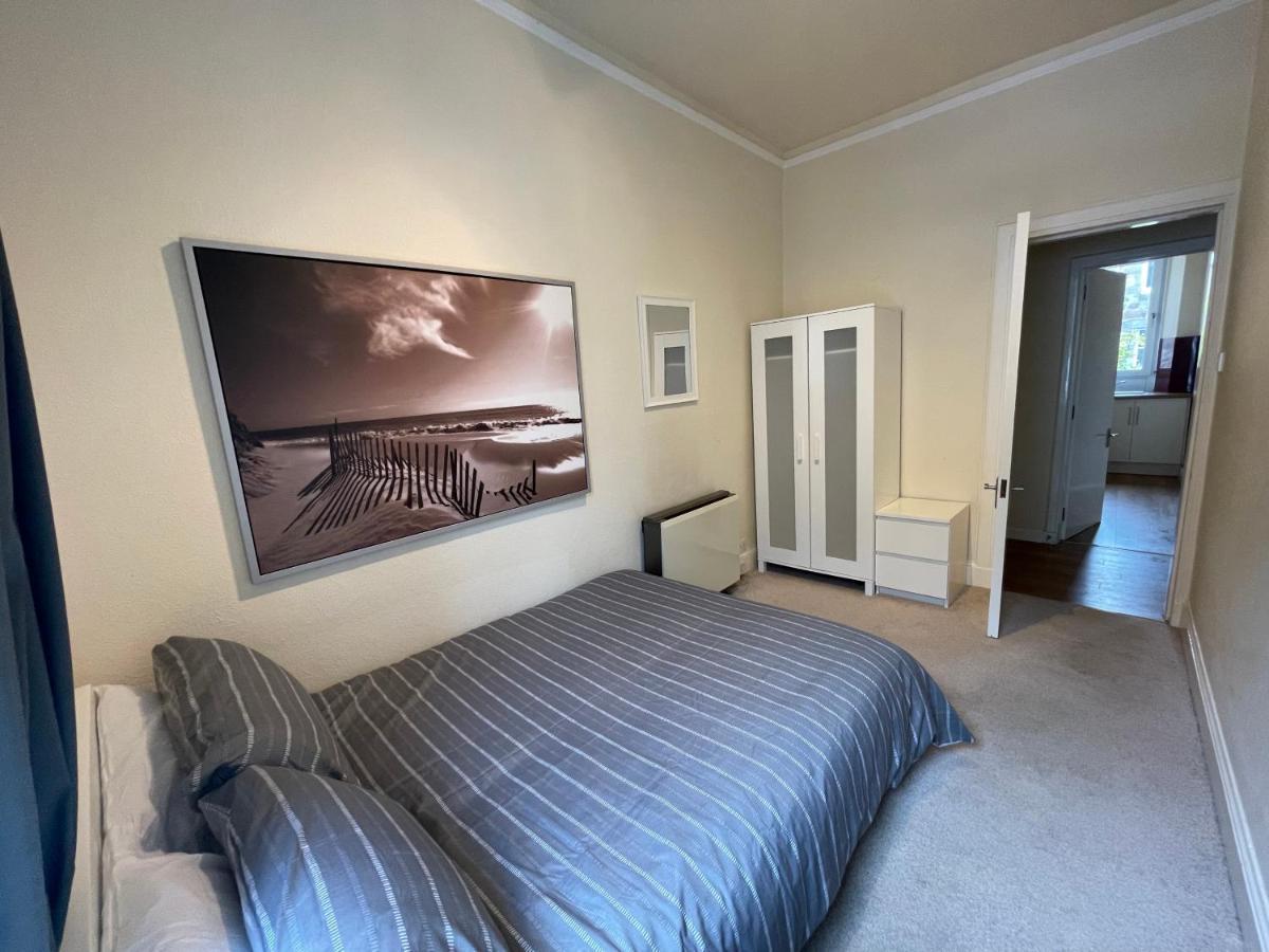 Beautiful 2 Bedroom Apartment- Prime Location, Centre Apartment *