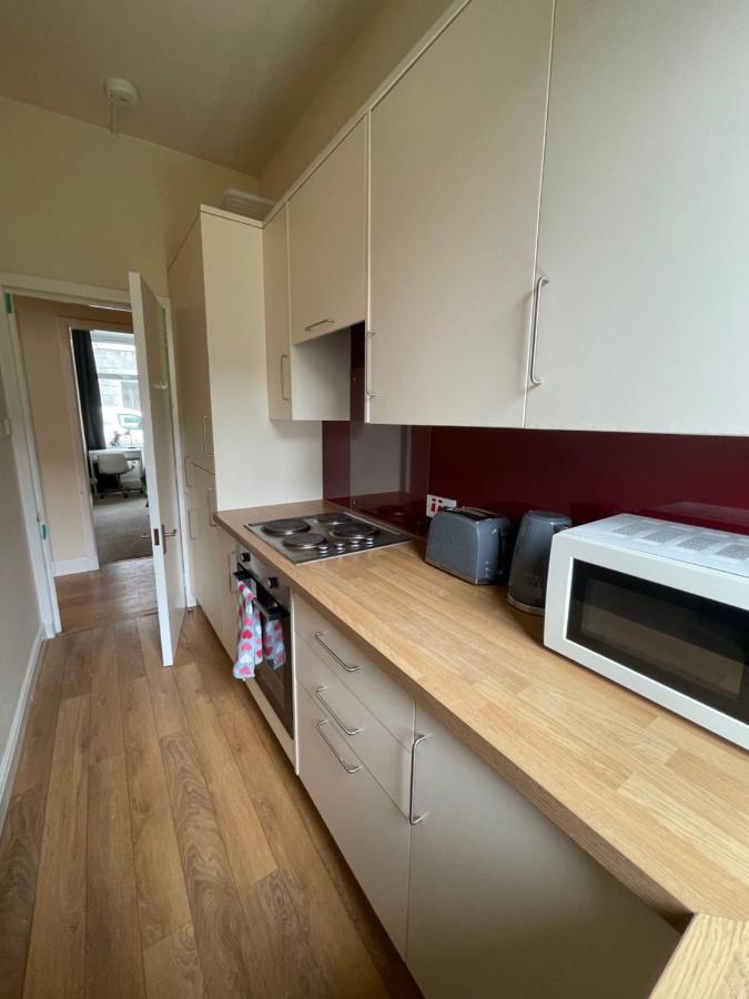 Beautiful 2 Bedroom Apartment- Prime Location, Centre Apartment *
