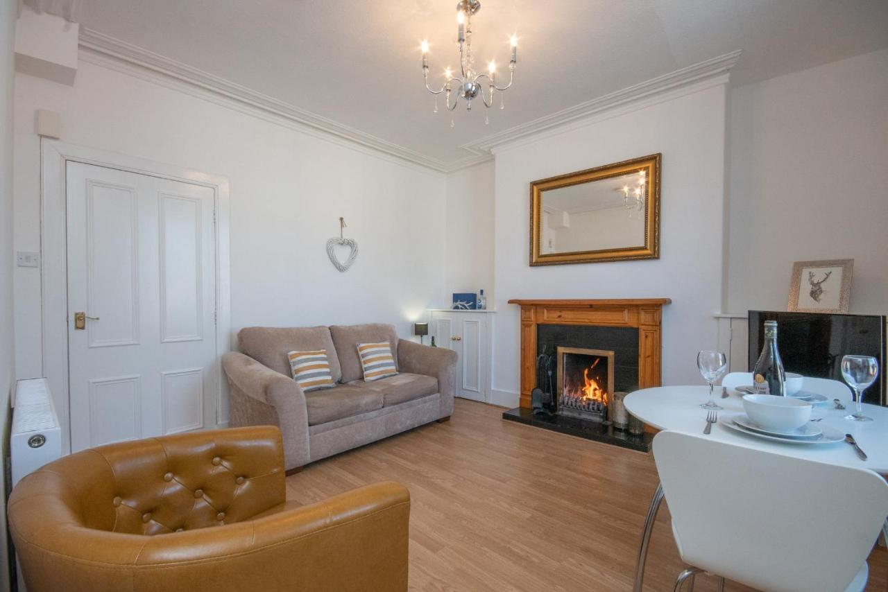Dwellcome Ltd 1 Bed Apt, Half Mile To Union Street Yet Quiet, Free Parking, Fast Wifi, Ideal For Long Term Contractor, Etc Stays, Fully Equipped Kitchen, Regular Housekeeping Option - Our Site For Assurance Aberdeen