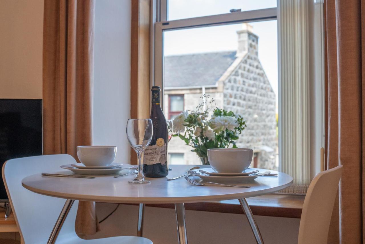 Dwellcome Ltd 1 Bed Apt, Half Mile To Union Street Yet Quiet, Free Parking, Fast Wifi, Ideal For Long Term Contractor, Etc Stays, Fully Equipped Kitchen, Regular Housekeeping Option - Our Site For Assurance Apartment *