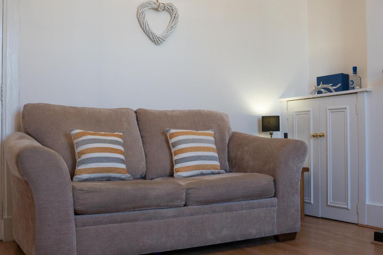 Dwellcome Ltd 1 Bed Apt, Half Mile To Union Street Yet Quiet, Free Parking, Fast Wifi, Ideal For Long Term Contractor, Etc Stays, Fully Equipped Kitchen, Regular Housekeeping Option - Our Site For Assurance *