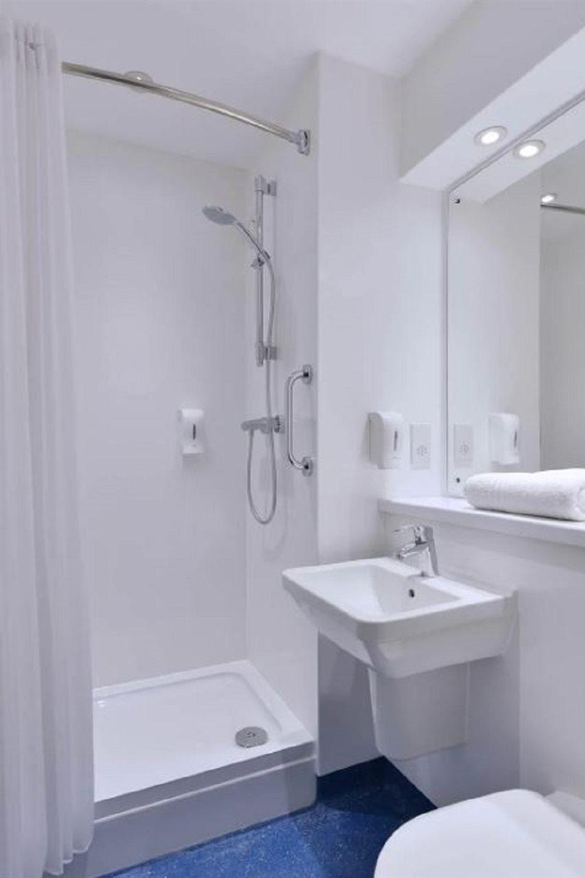 Travelodge Airport Hotel