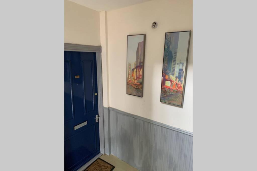 Spacious 2 Bedroom In Apartment