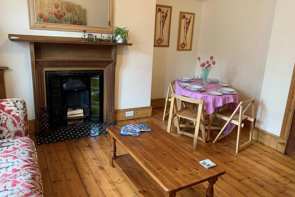 Spacious 2 Bedroom In Apartment