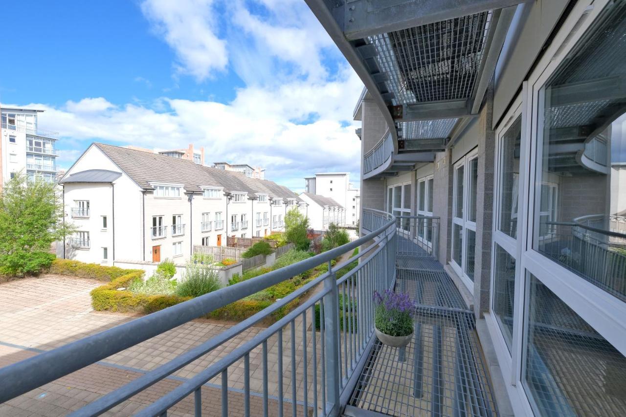 Aparthotel Bright And Spacious With A Balcony And Views Aberdeen