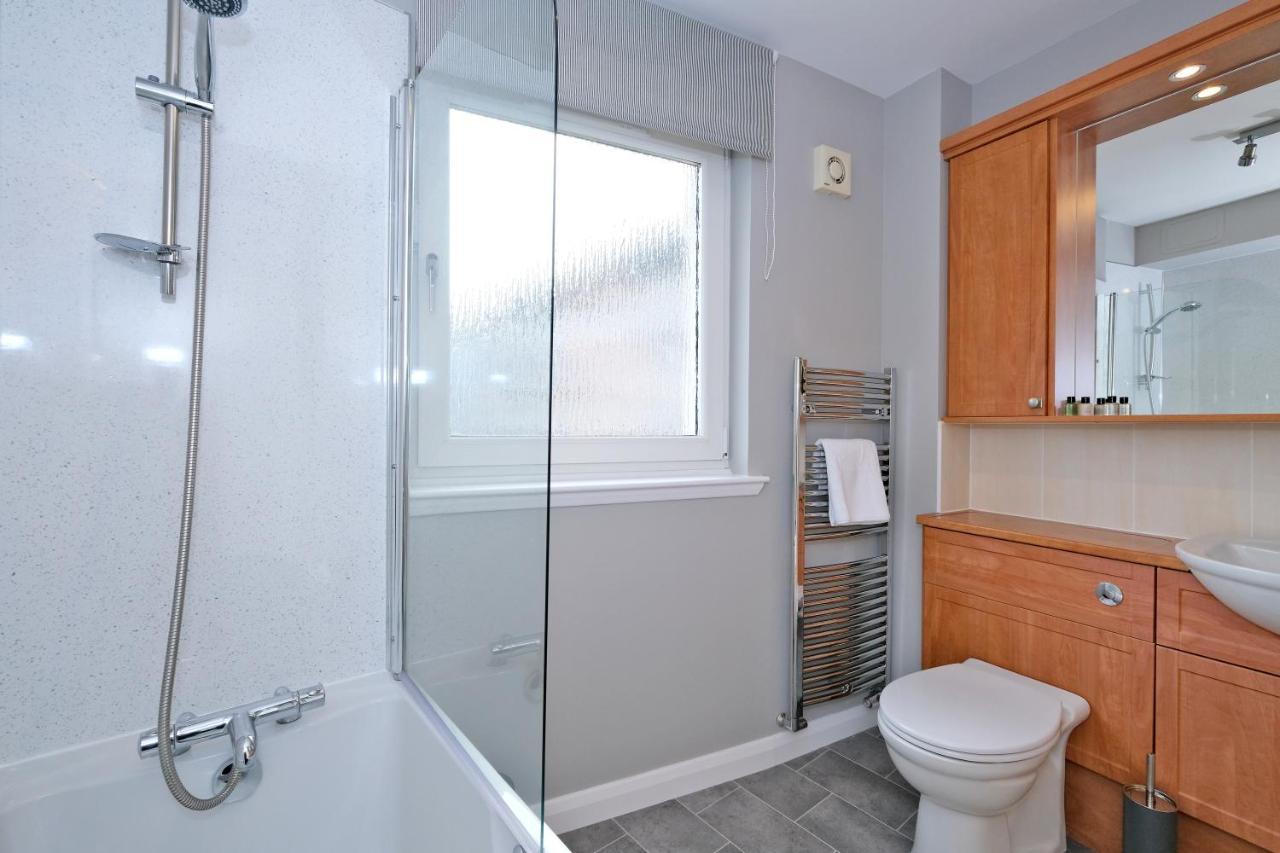 Bright And Spacious With A Balcony And Views *