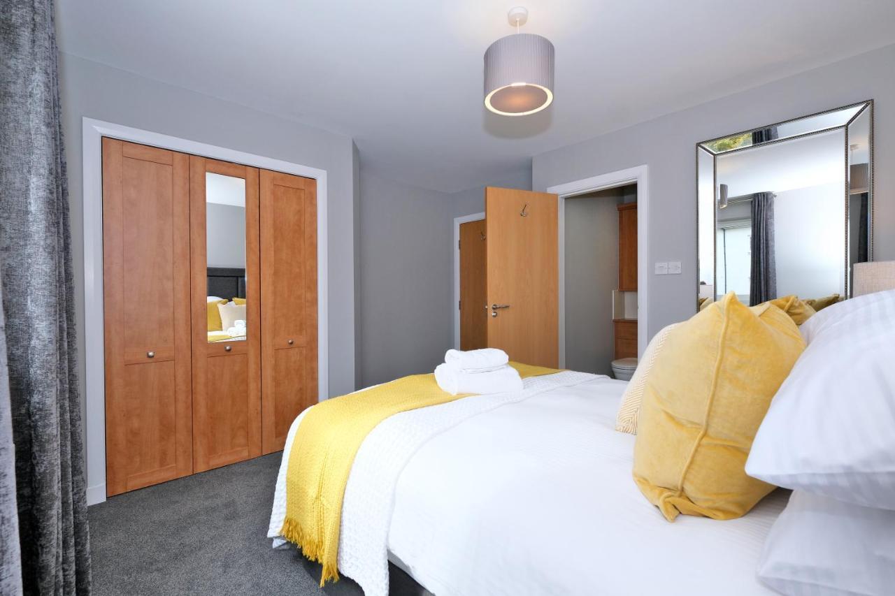 Bright And Spacious With A Balcony And Views *