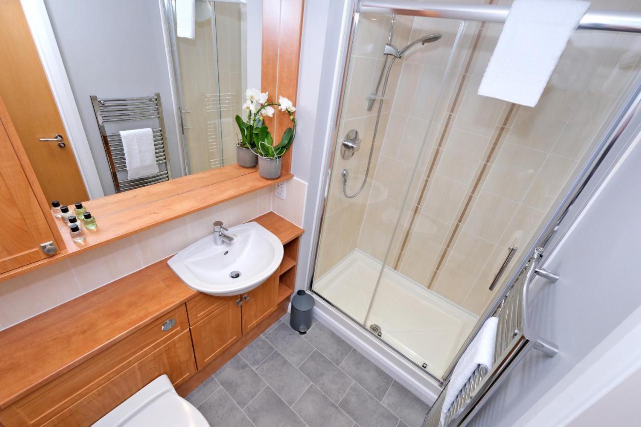 Bright And Spacious With A Balcony And Views * Aberdeen