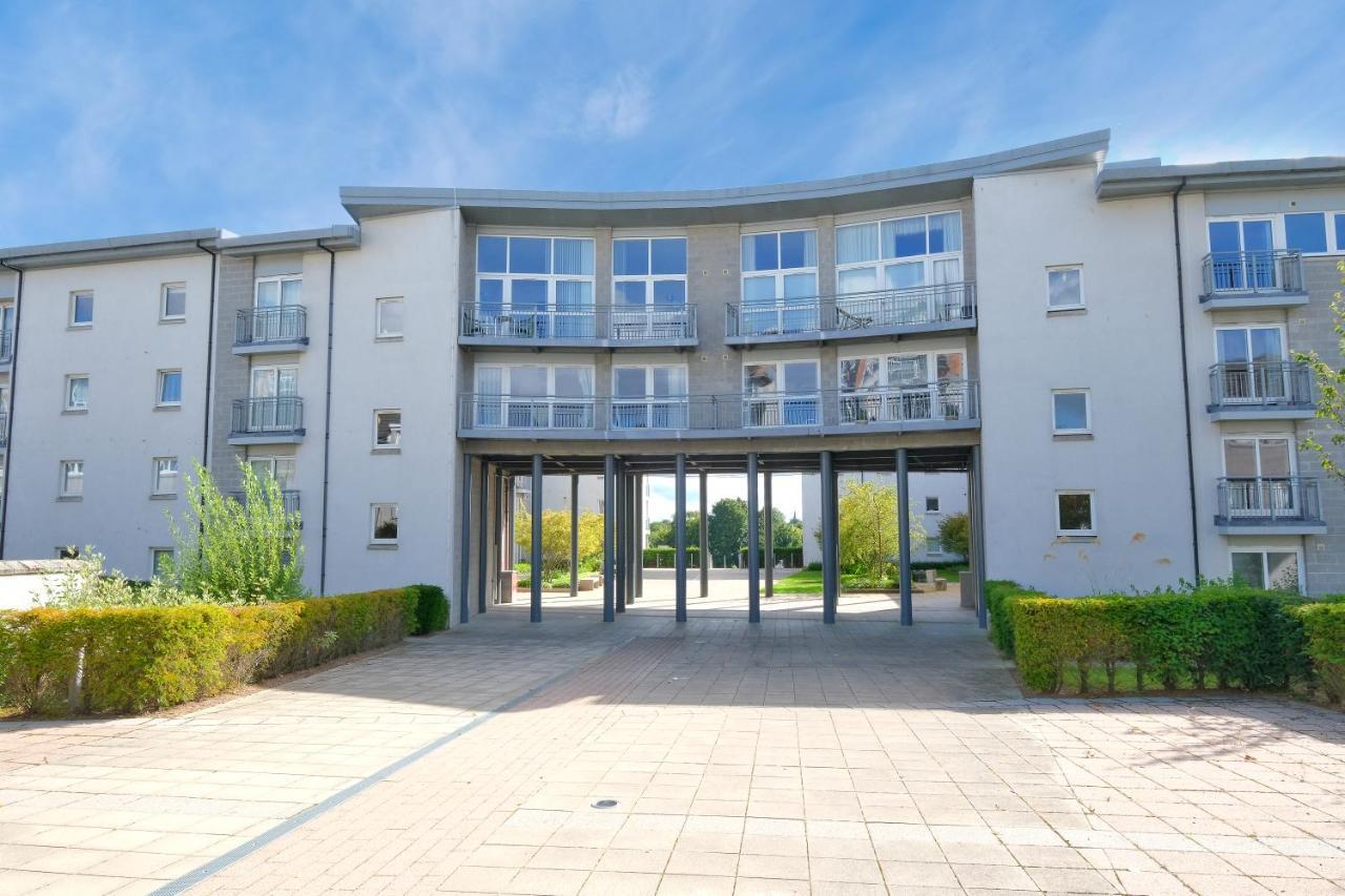Aparthotel Bright And Spacious With A Balcony And Views