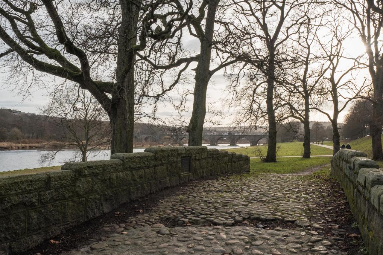 Marks At The Manor Luxury Riverside - Sleeps Up To 4, With Parking And Sky Tv Aberdeen