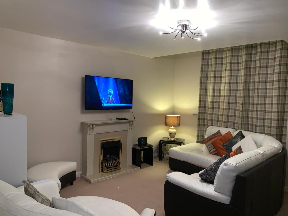 Holland Drive 2 Bedroom Flat Apartment *