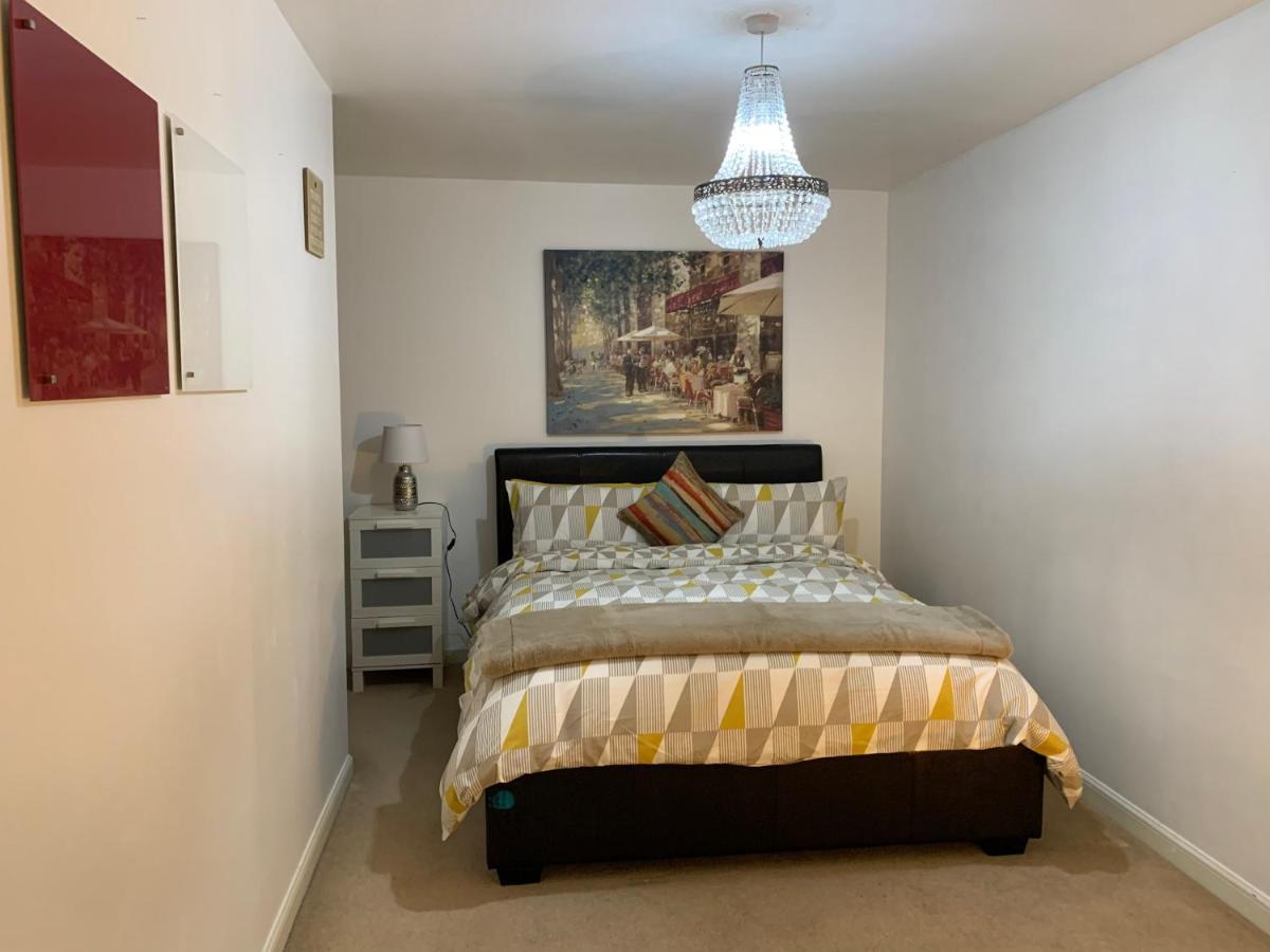 Holland Drive 2 Bedroom Flat Apartment *
