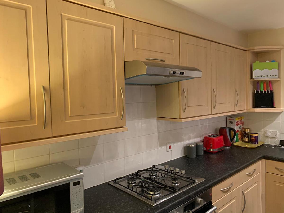 Holland Drive 2 Bedroom Flat Apartment *
