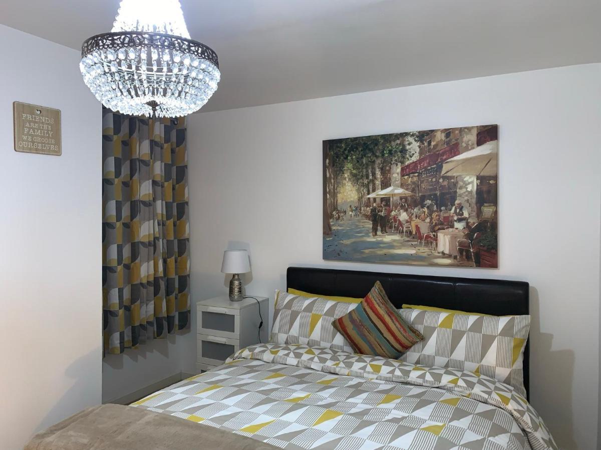 Holland Drive 2 Bedroom Flat Apartment *