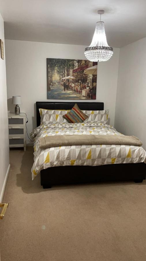 Holland Drive 2 Bedroom Flat Apartment *