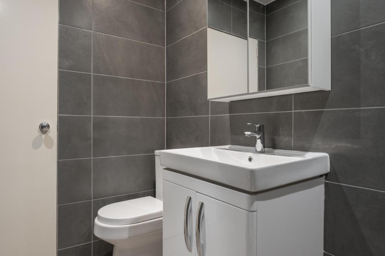 Justice Street Apartment *