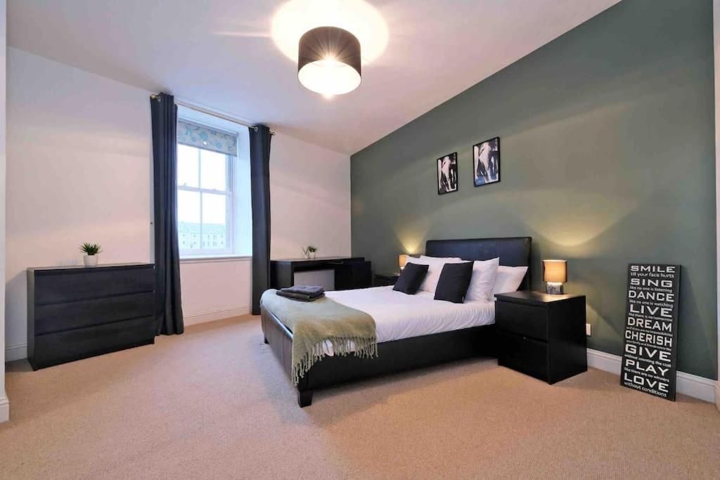 Modern & Spacious In Centre Apartment Aberdeen