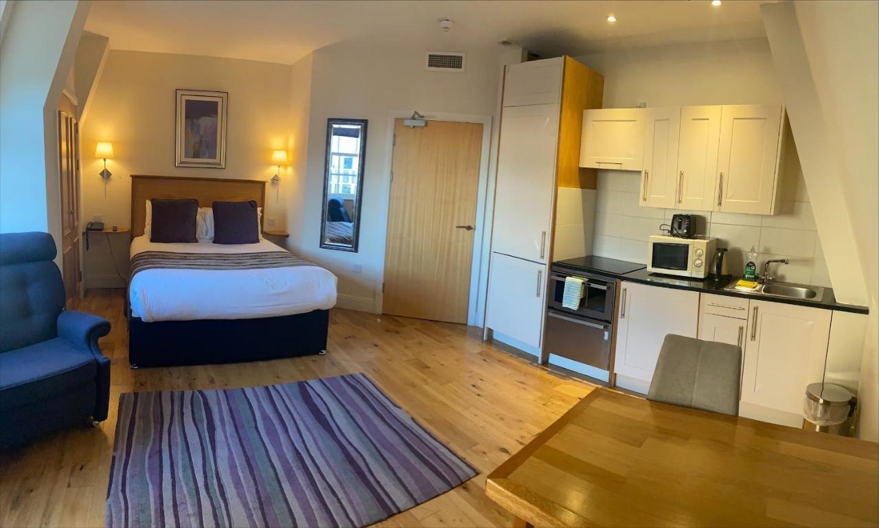 Royal Athenaeum Apartment