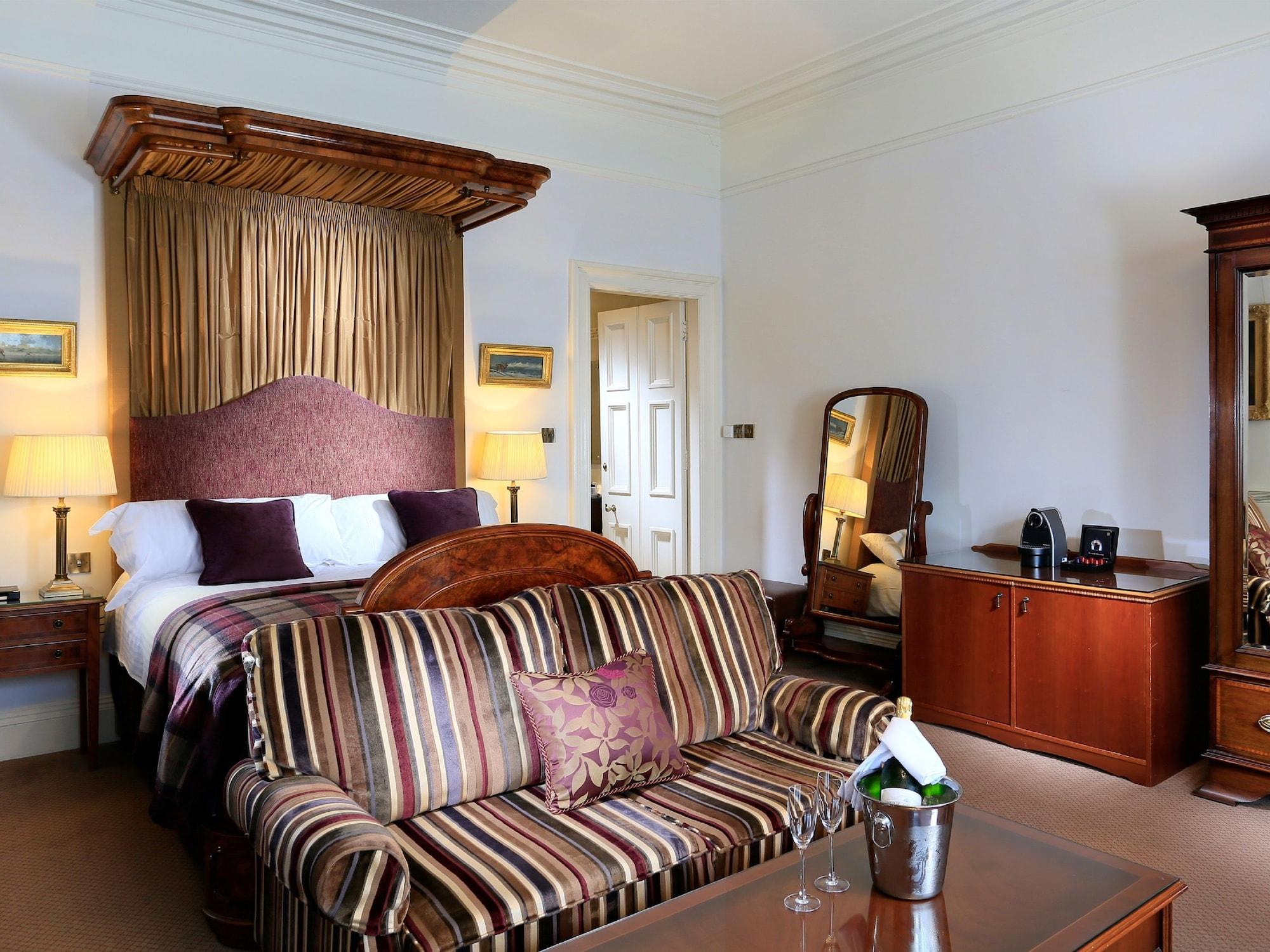 Macdonald Norwood Hall Hotel 4*