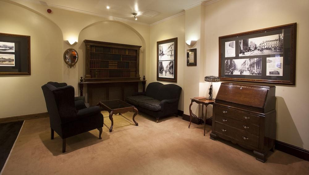 Hotel Douglas 3*