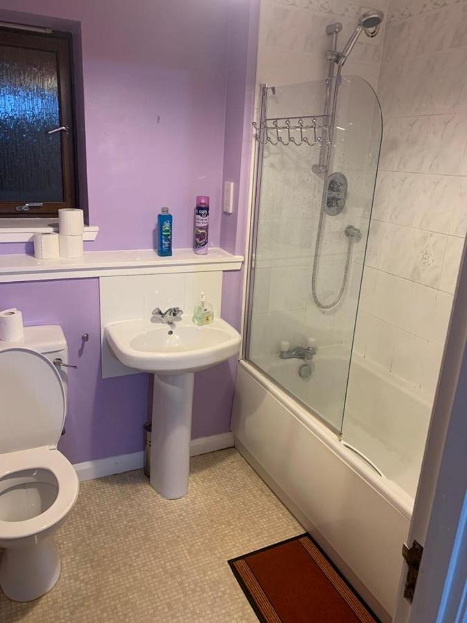 Lovely 2-bedroom Apartment, Free Wifi & Car Park *