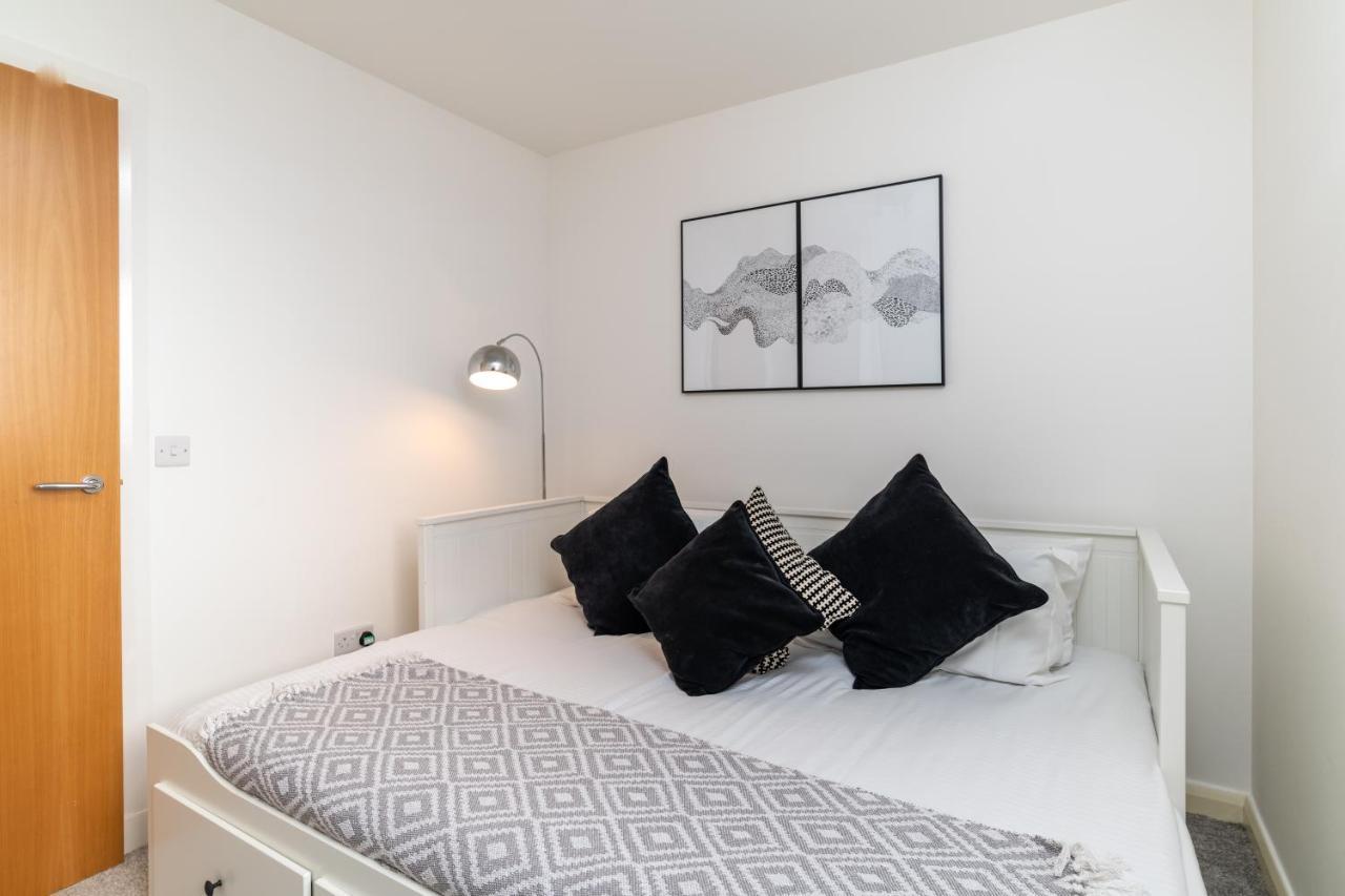 Executive Apartment, Free Parking, West End Apartment