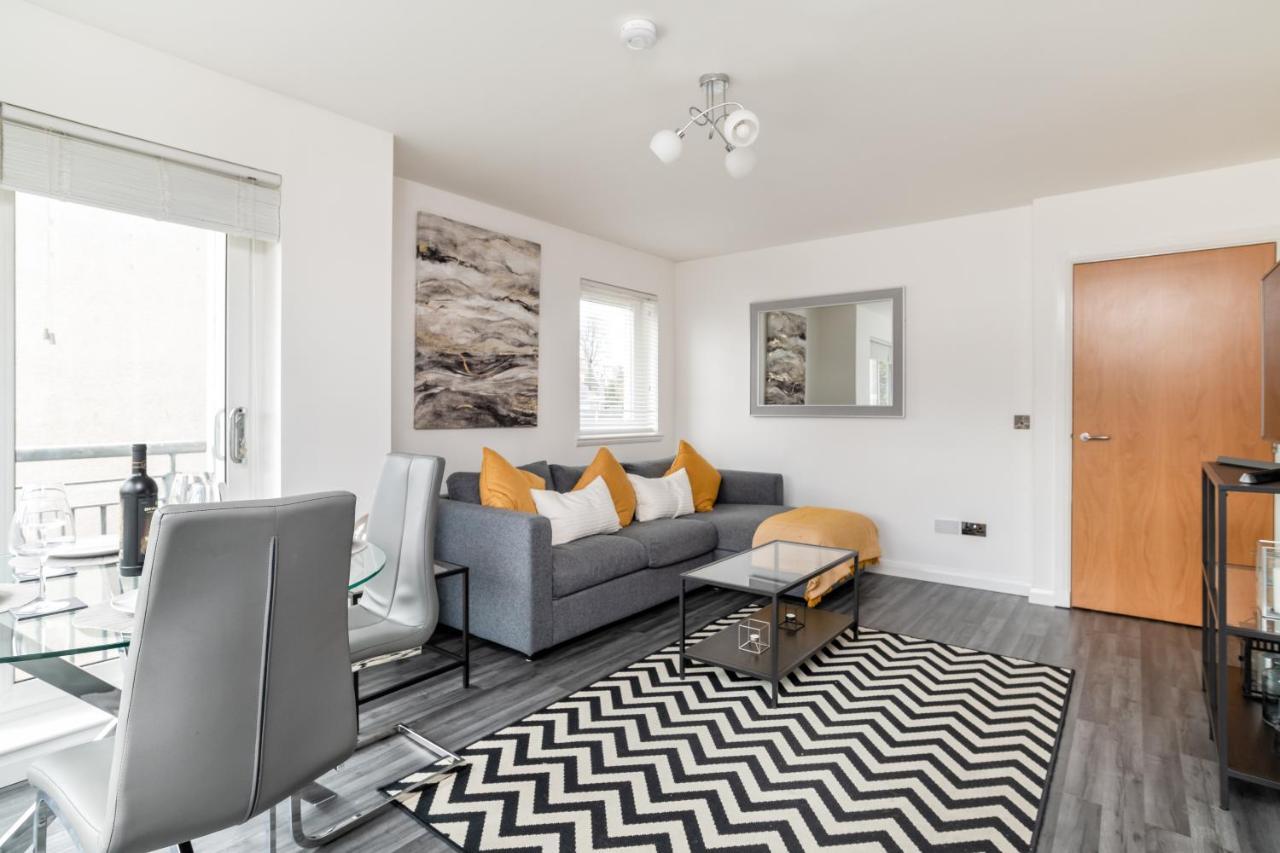 Executive Apartment, Free Parking, West End Apartment *