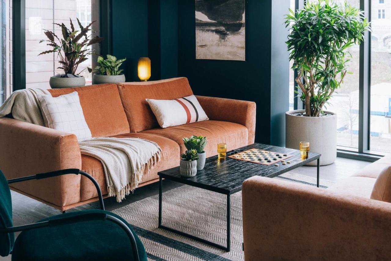 Chic And At The Point In Aberdeen