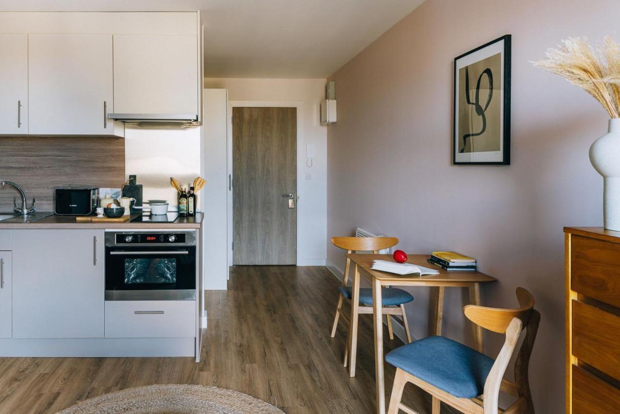 Chic And At The Point In Apartment *