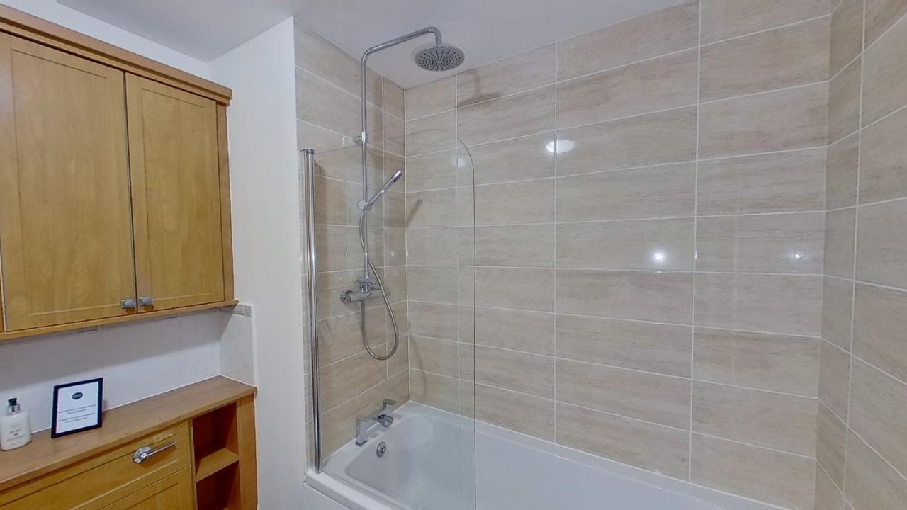 Orange Bothwell Road Apartment