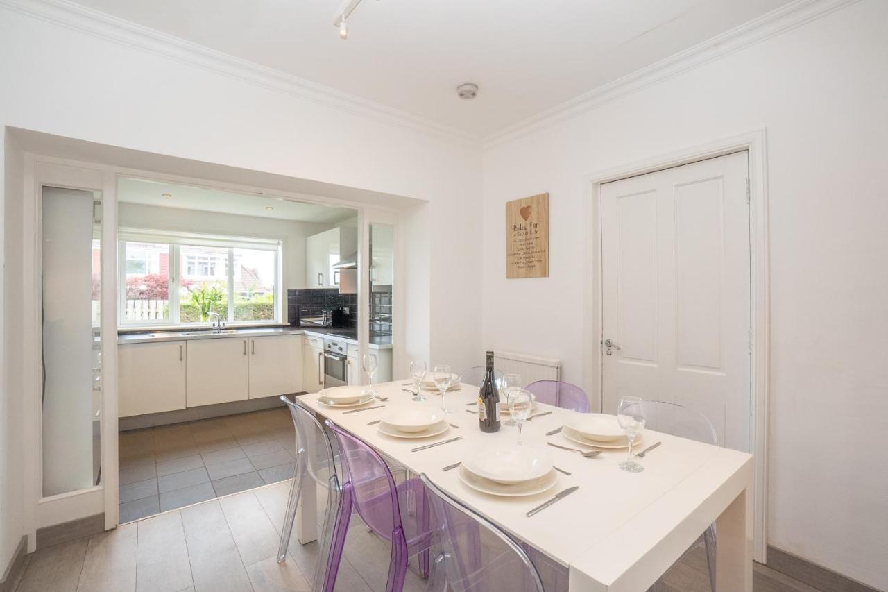 Dwellcome Aberdeen: 5-bedroom Garden House With Fast Wi-fi Holiday home