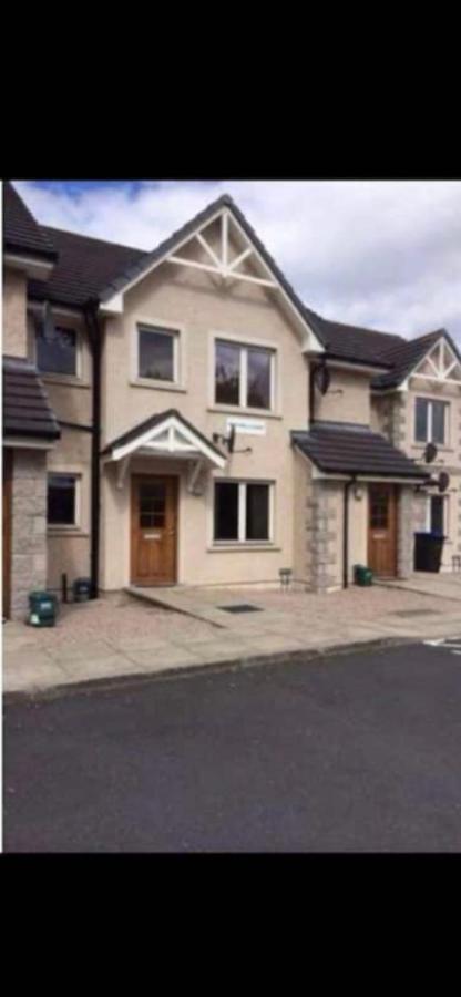 2 Bed Blackburn Village With Wifi & Parking Apartment *