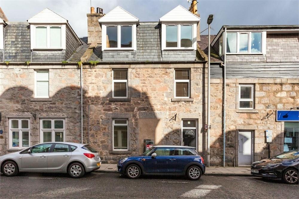 Chapel Street 42b First Floor 1-bedroom Apartment, Center Apartment *
