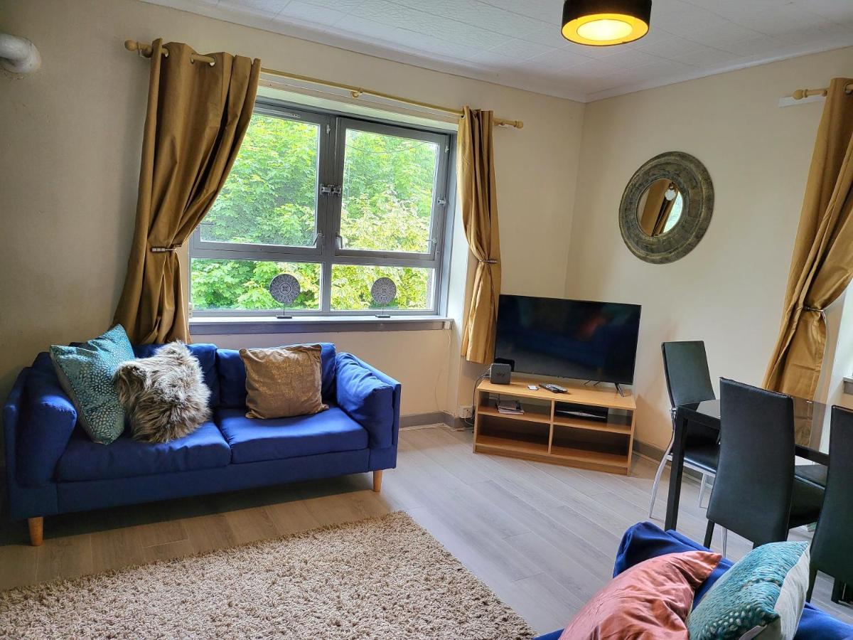Sensational Stay: Family Business With Balcony