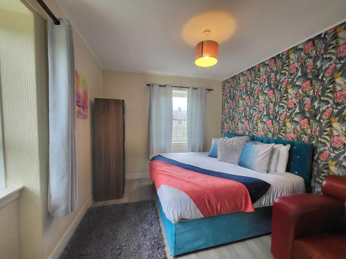 Sensational Stay: Family Business With Balcony *